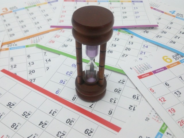 カレンダー　砂時計